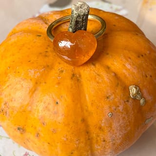 Orange pumpkin 🎃 and orange heart 🧡
•
•
•
#finejewelry #handmade #oneofakindjewelry #ring #cabochon #orangegarnet #monicagjewels🍇🍎🍓🍒🥕 #orange #gemstone #shopnow🛍 #onlinetoo